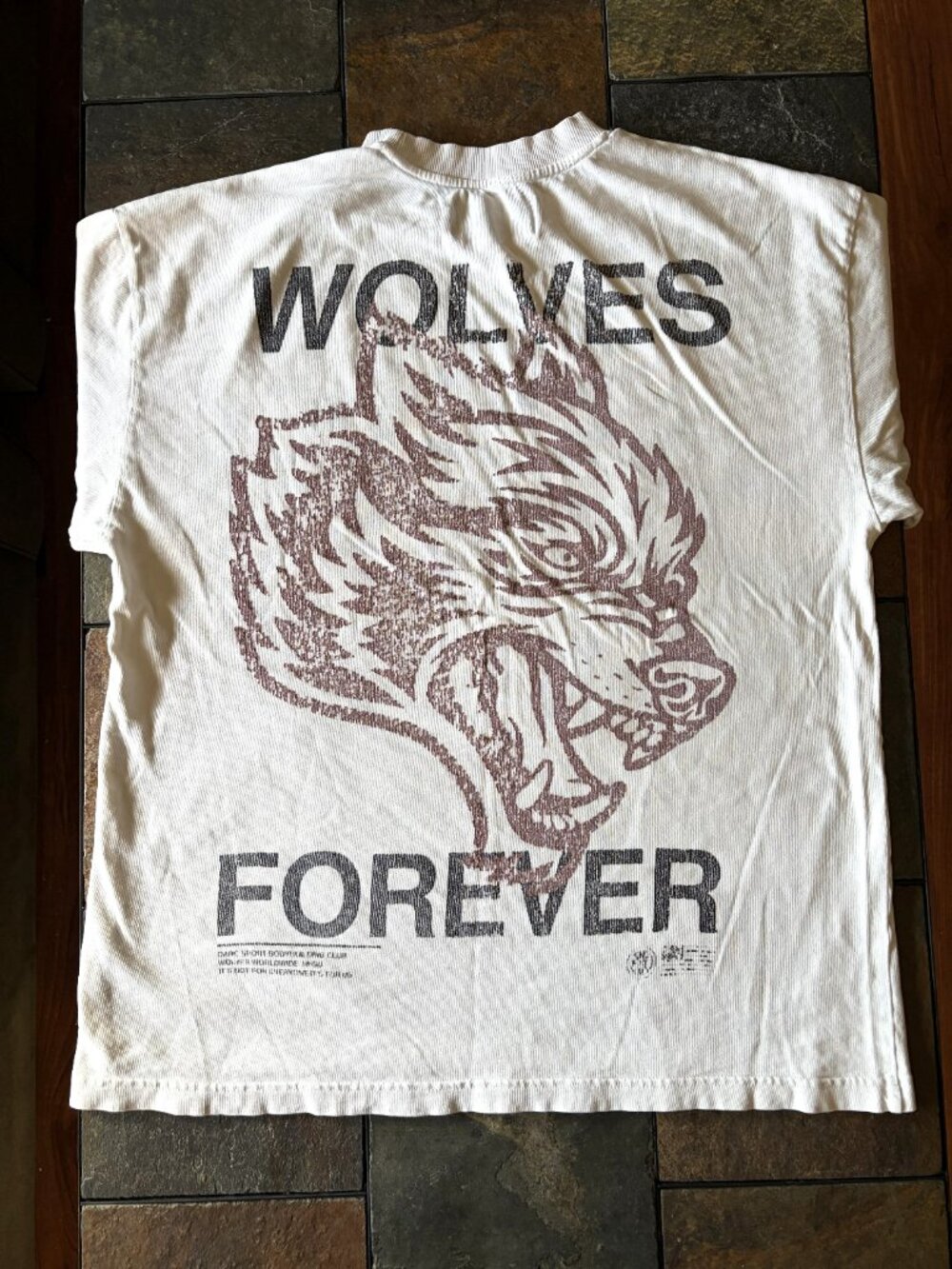Darc Sport Wolves Forever Limited Edition Wolf Graphic Tee Distressed Size M